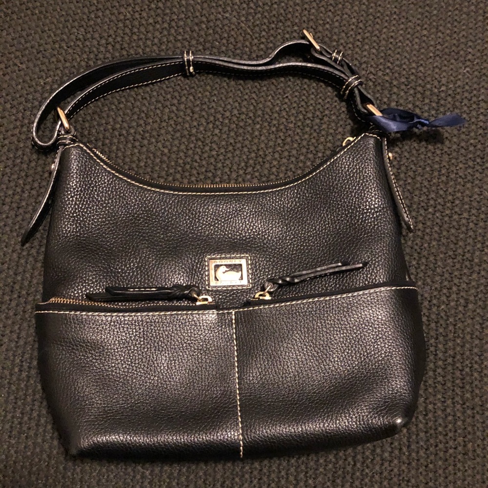 Dooney & Bourke Dillen 2 medium zip pocket sac